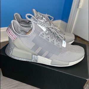Grey reflective adidas sneakers, never worn s6.5